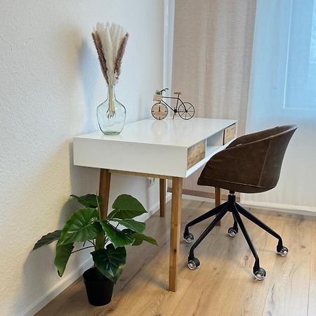 3 Zimmer Apartment, 90 Qm, Ruhig Und Zentrumsnah, Max 6 Pers, 15 Qm Balkon , Private Garage, Internet 1000 Mbit Sindelfingen Buitenkant foto